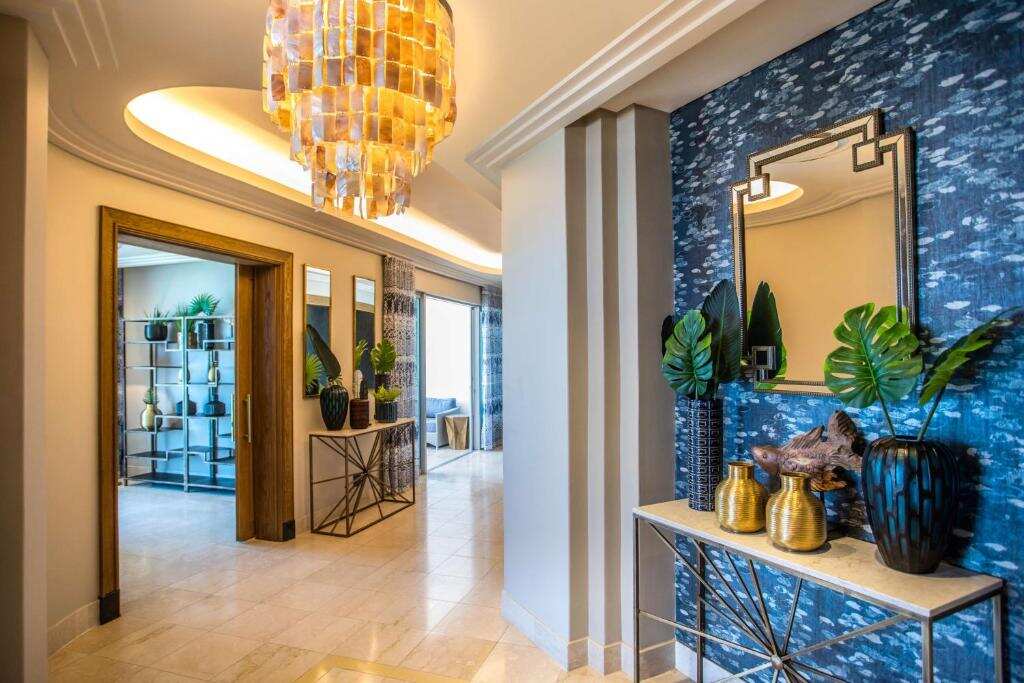 Suite entrance hall at Suncoast Hotel & Towers